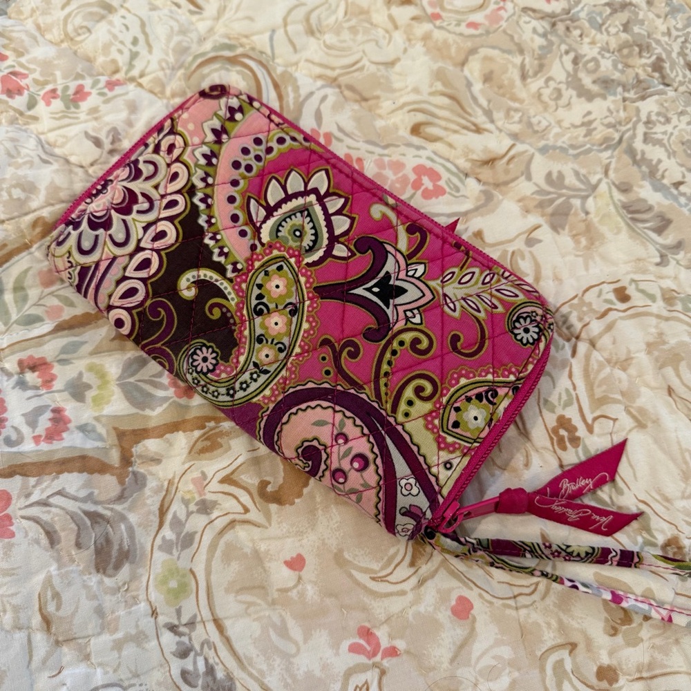 Vera Bradley Full Zip Wallet “Very Berry Paisley” Wristlet - Picture 3 of 7
